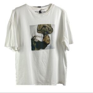 H&M Ariana Grande tee shirt size Small